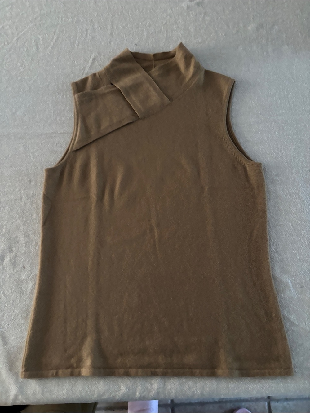 TSE Cashmere Sleeveless Top in Brown